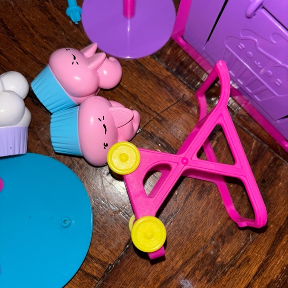 Kitty Cakes Playset with Accessories - Picture 5 of 6